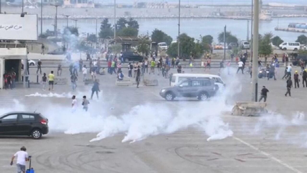Manifestantes e policiais entram em confronto em Beirute, no Líbano