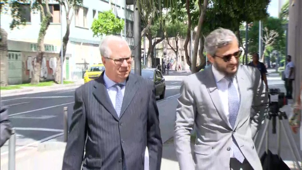 Jonas Lopes chegando na Justiça Federal para prestar depoimento em fevereiro deste ano.  (Foto: Reprodução/ TV Globo)