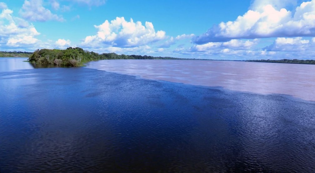 Encontro das águas é vista diariamente por vários turistas (Foto: Júnior Freitas/G1)