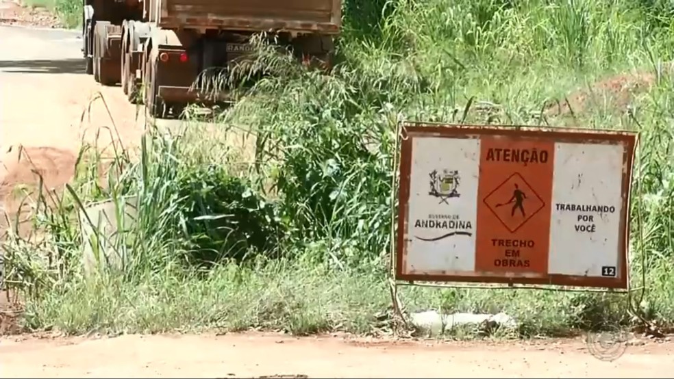 Obra de drenagem em bairro de Andradina está parada — Foto: TV TEM/Reprodução