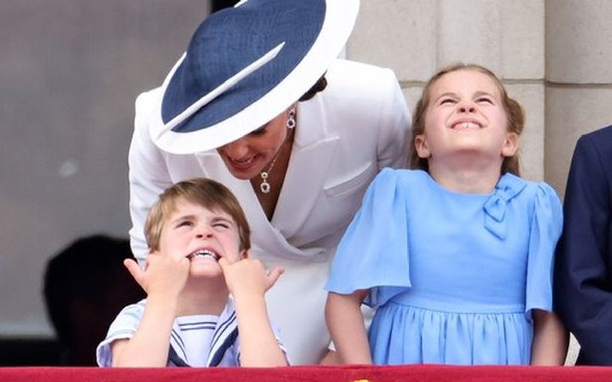 Príncipe Louis participará das celebrações oficiais de Natal com a realeza  pela primeira vez | Famosos | Crescer