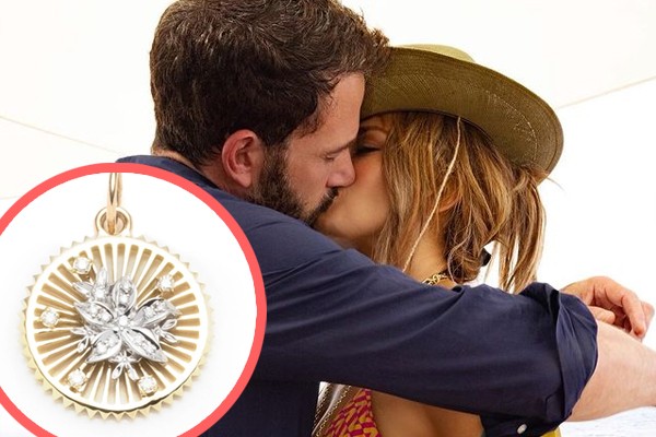 Ben Affleck encomendou medalhão semelhante ao do destaque da foto para o aniversário de Jennifer Lopez (Foto: Reprodução / Instagram; divulgação)