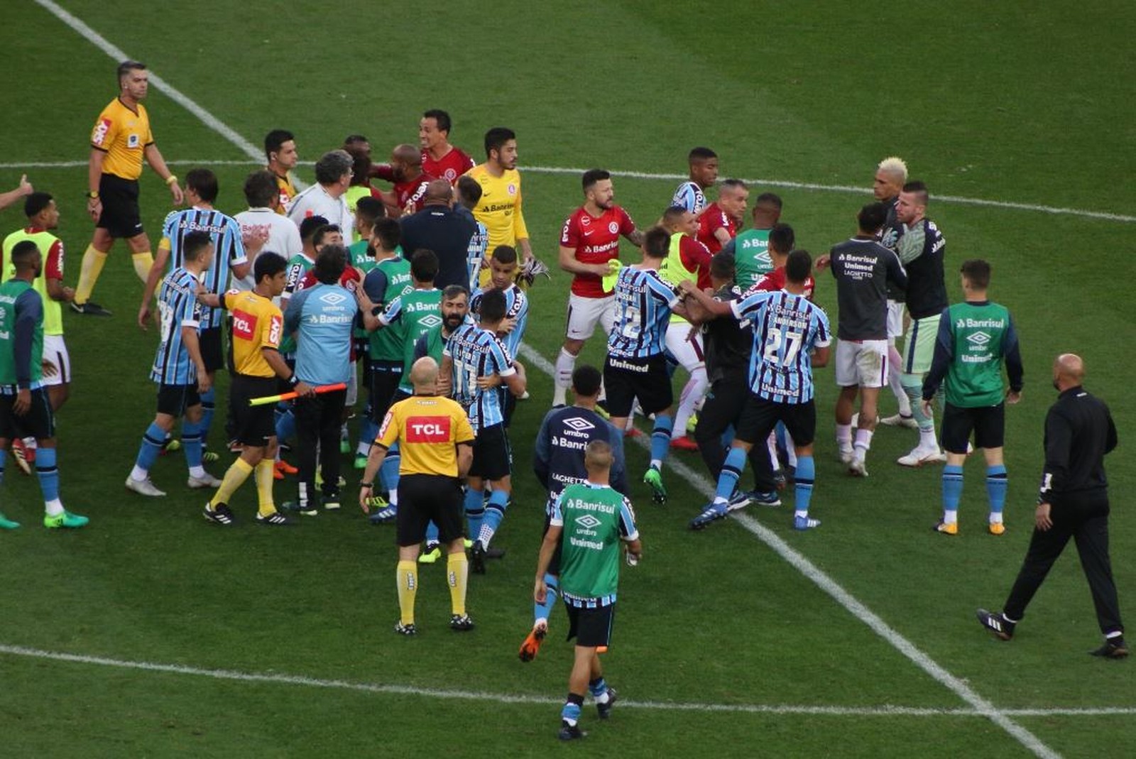 Gre-Nal 417 termina em provocações e briga nos vestiários do Beira-Rio
