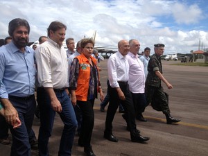 A presidente Dilma Rousseff com o governado de Rondônia e prefeito de Porto Velho (Foto: Gaia Quiquio/G1)