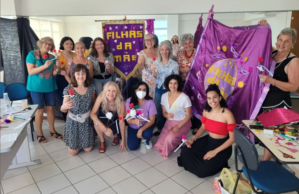 Oficina de estandarte do Bloco Filhas da Mãe — Foto: Instagram @blocofilhasdamae/Reprodução