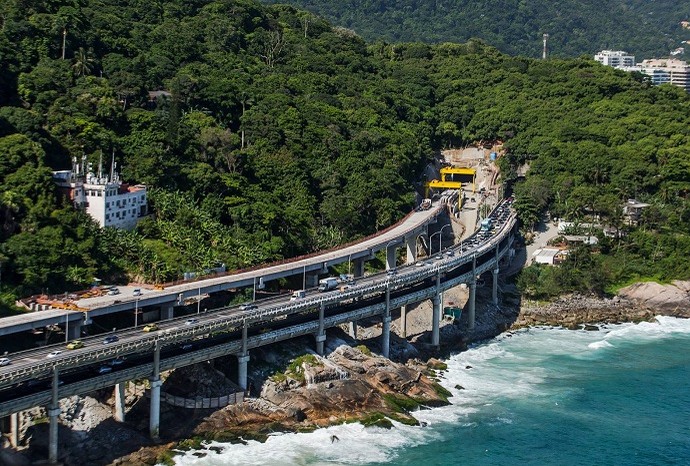 Na ligação entre zona sul e Barra da Tijuca, o elevado do Joá surge remodelado e ampliado (Foto: Prefeitura do Rio)