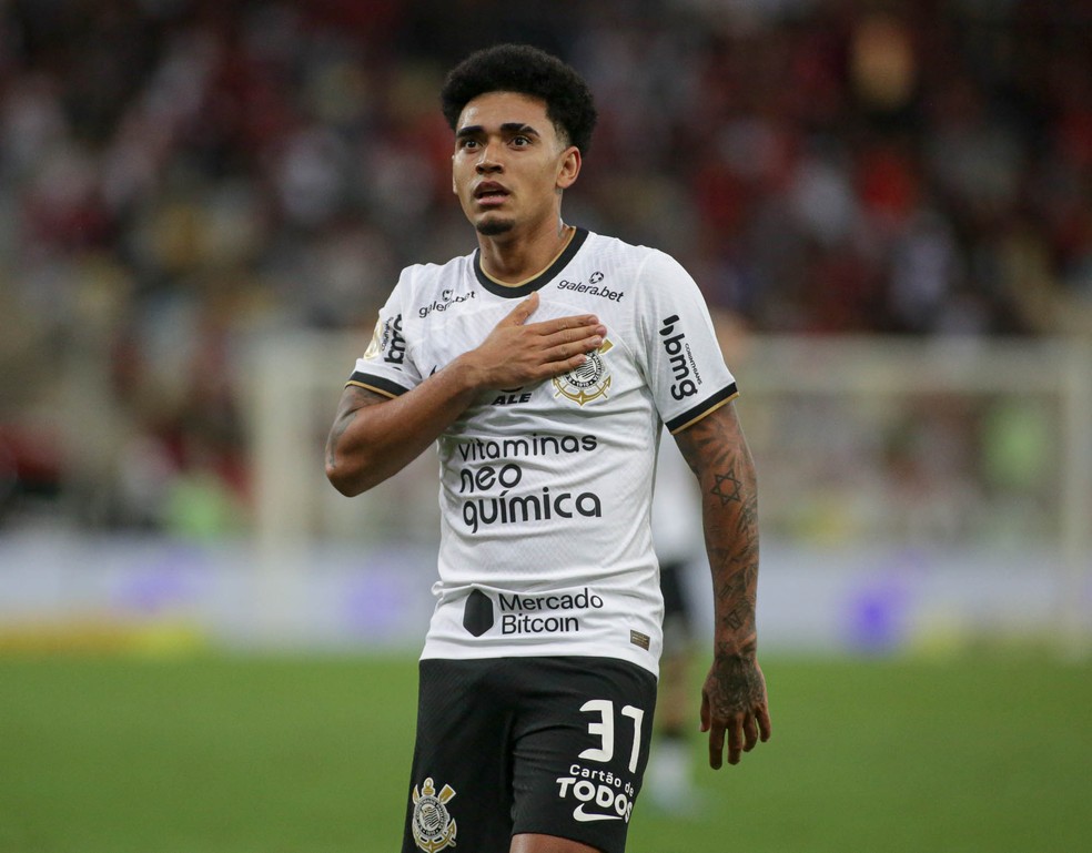 Du Queiroz mantém regularidade, joga todas e se aproxima de 100 partidas no Corinthians