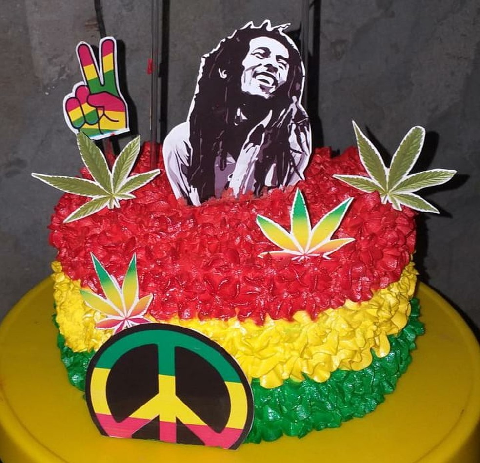 Mulher E Presa Em Festa Que Tinha Bolo Com Foto De Bob Marley E Maconha Como Tema No Grande Recife Pernambuco G1 Halloween skull rider este jovem amaldicoado precisa de sua ajuda para. mulher e presa em festa que tinha bolo