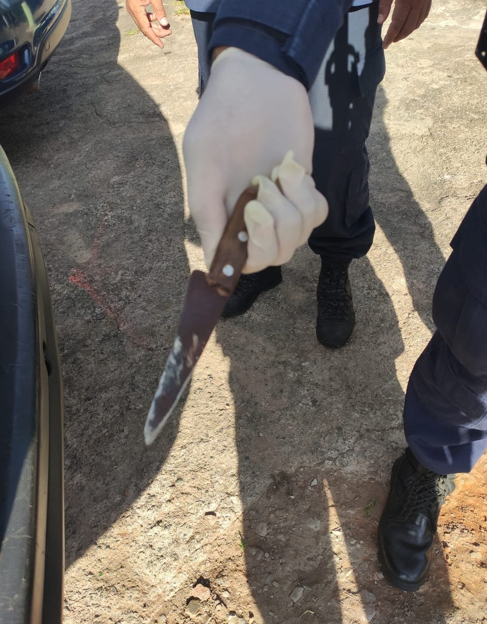 Policiais militares encontraram o lavador de carros com a faca usada na tentativa de homicídio — Foto: Divulgação /PMDF