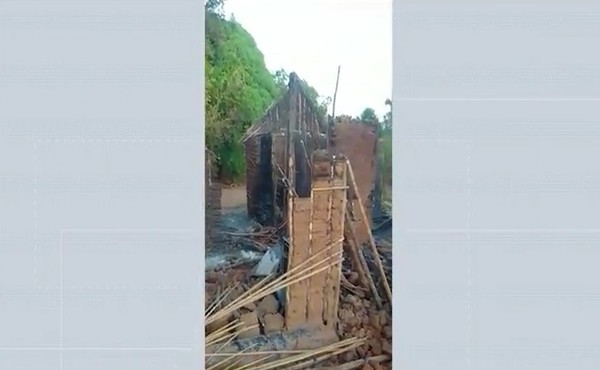 Após o incêndio, o imóvel ficou destruído e móveis, roupas e até documentos foram perdidos — Foto: Reprodução/TV Mirante