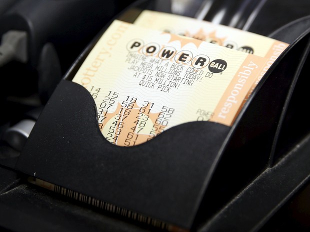 Bilhetes da loteria Powerball nos EUA (Foto: REUTERS/Lucy Nicholson)