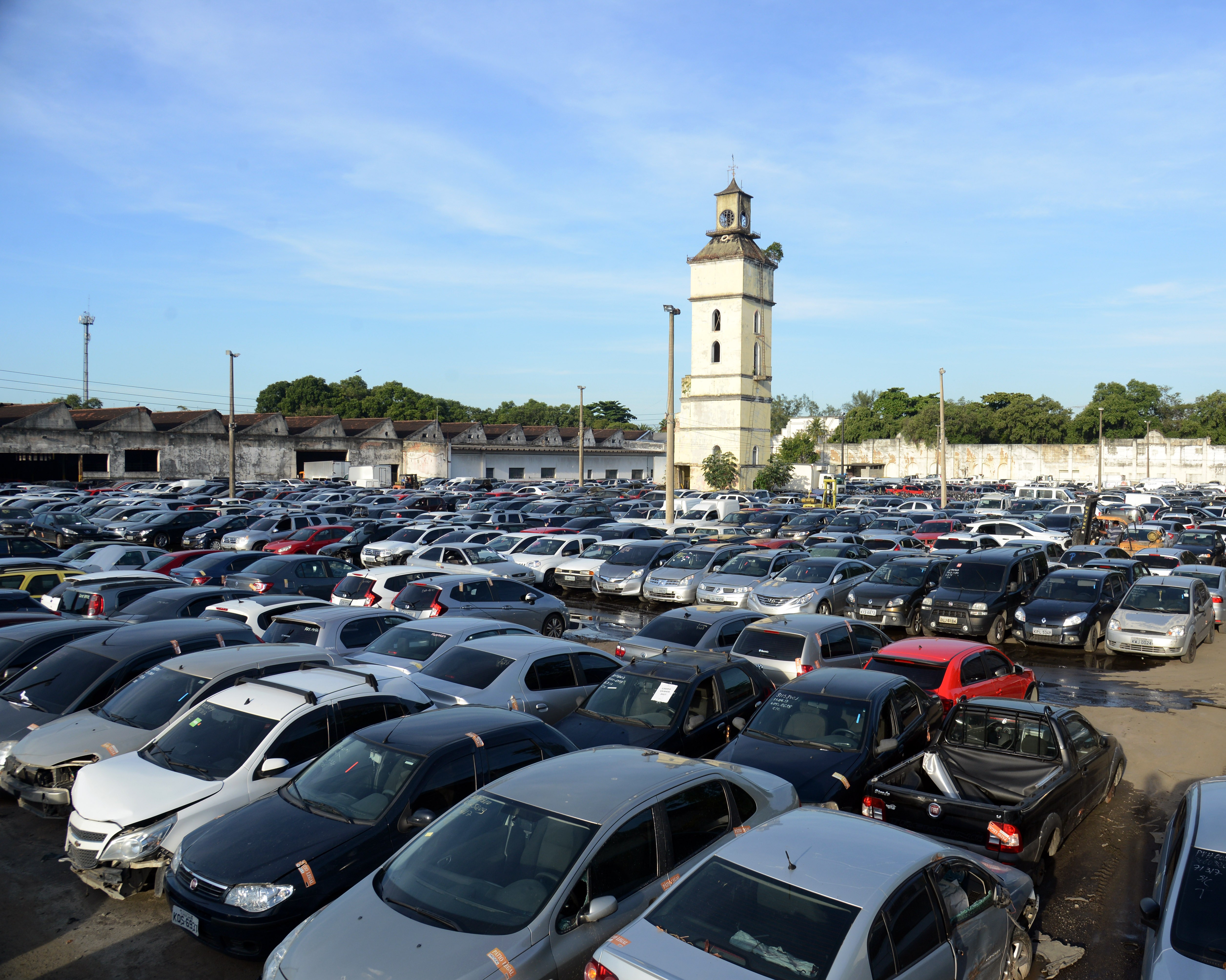 Furtos e roubos de carros aumentam tanto que... não há mais espaço no