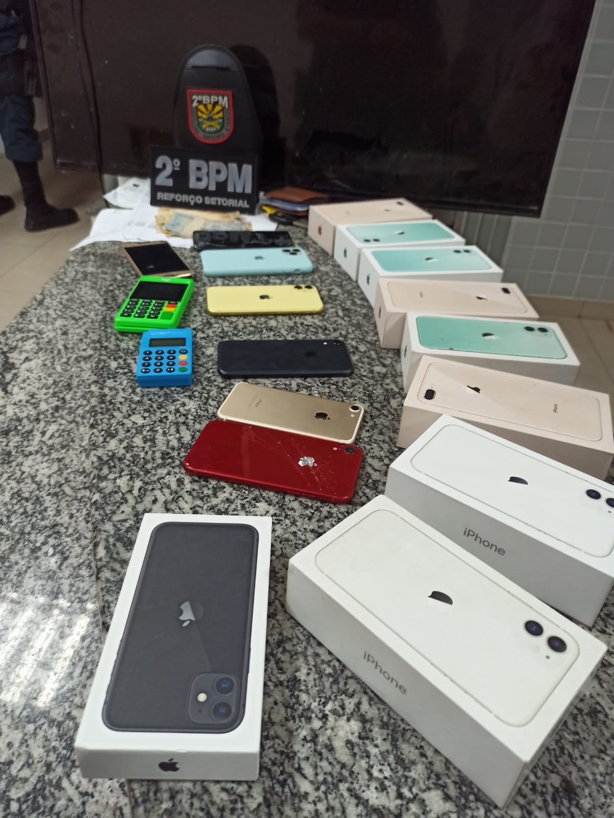 Trio é preso por tentar vender em Boa Vista celulares roubados em Manaus