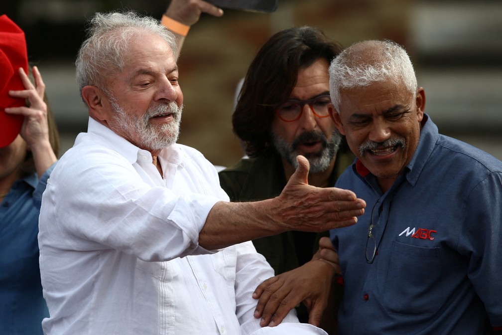 O ex-presidente Lula abriu sua campanha com uma visita a uma fábrica em São Bernardo, na Grande SP, seu berço político — Foto: Carla Carniel/Reuters