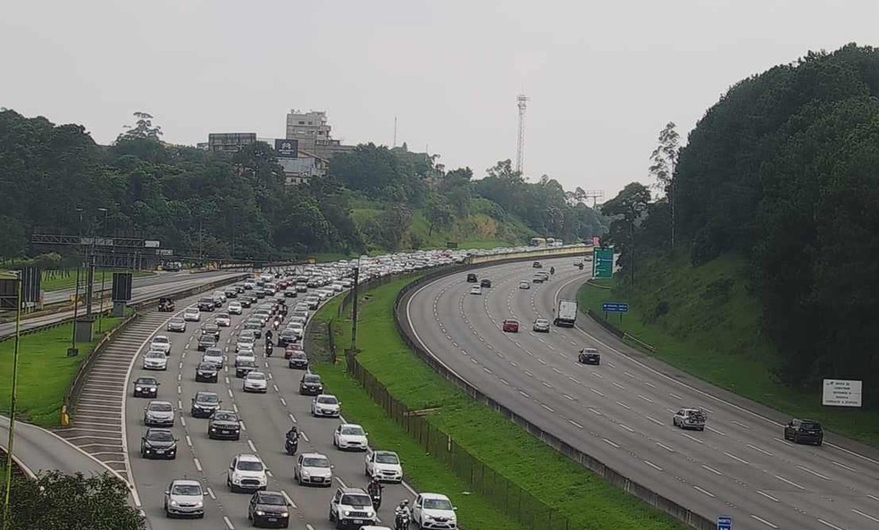 Balança da Rodovia dos Imigrantes, no Km 28, com alto fluxo de veículo na manhã deste domingo (23) — Foto: Ecovias/Divulgação