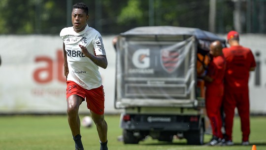 Bruno Henrique evolui no Flamengo, mas não volta em final; entenda recuperação e cenário para retorno