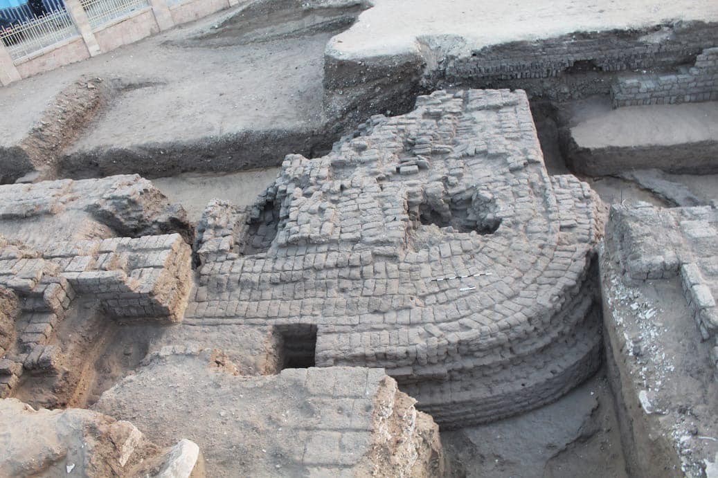Estrutura escavada no Templo de Ramsés II