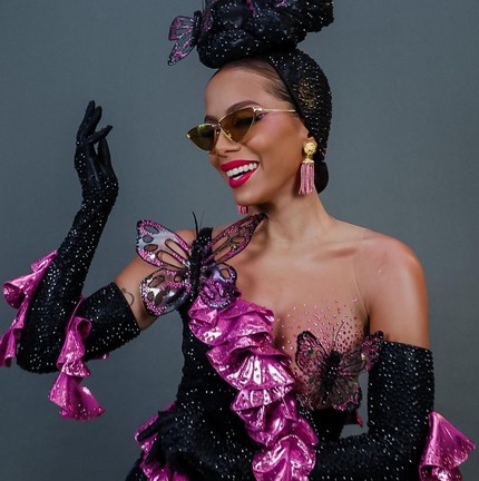 Anitta escolheu look inspirado em Carmen Miranda para seu bloco de Carnaval no Rio de Janeiro — Foto: Reprodução Instagram