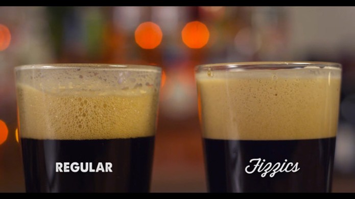 Cerveja possui bolhas menores e mais duradouras que mantém o gosto (Foto: Reprodução/Indiegogo)