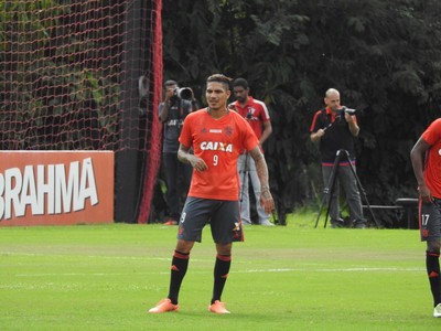 Flamengo finaliza por uma hora e meia, e Guerrero faz golaço