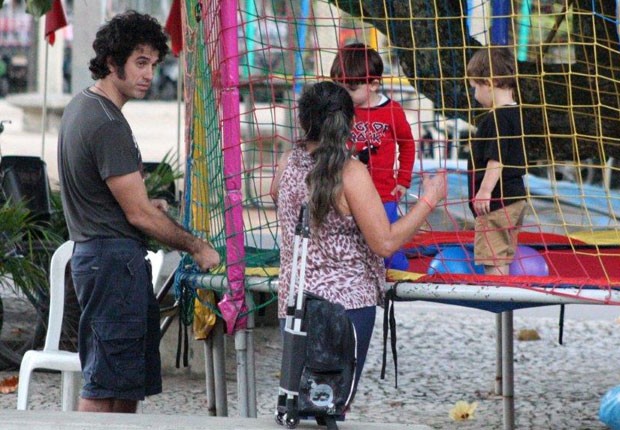 Eriberto Leão Brinca Com O Filho Em Parquinho Do Rio De Janeiro Quem Quem News 1206