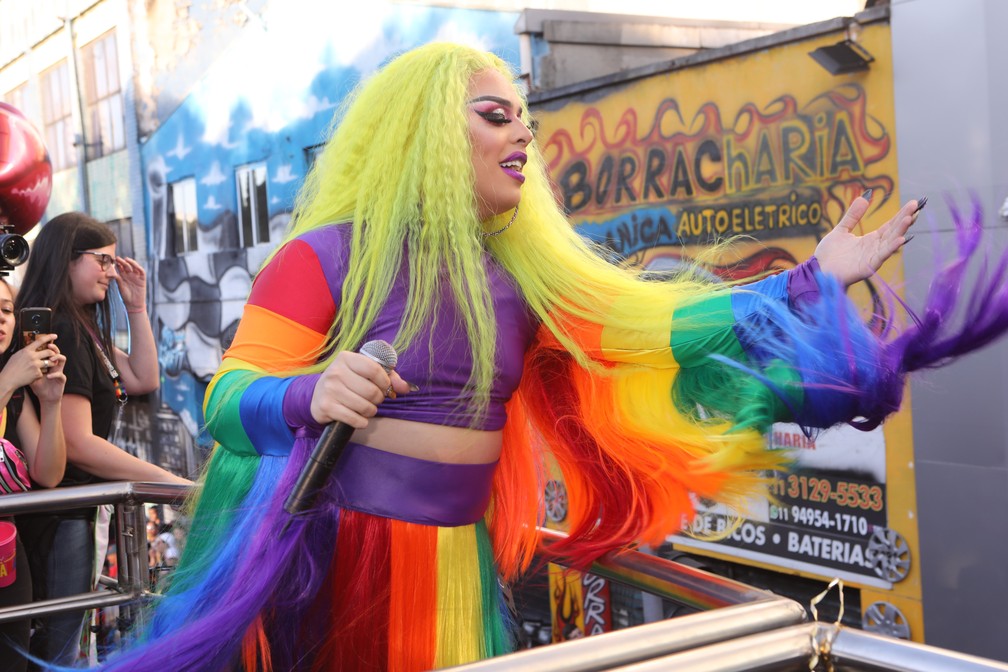 Gloria Groove se apresenta na Parada LGBT de São Paulo — Foto: Celso Tavares/G1