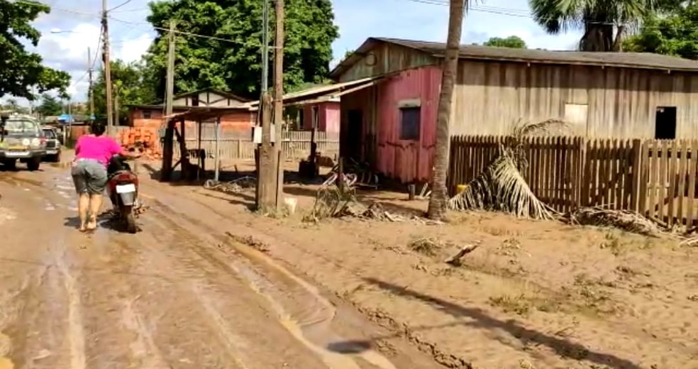 Após chegar a 13,63 metros, Rio Acre baixa em Brasileia e marca 8,01 metros nesta quinta-feira (30) — Foto: Reprodução