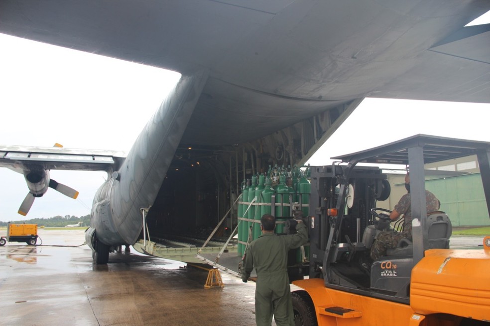 Forças Armadas transportam cilindros de oxigênio para Manaus — Foto: Ministério da Defesa/Divulgação
