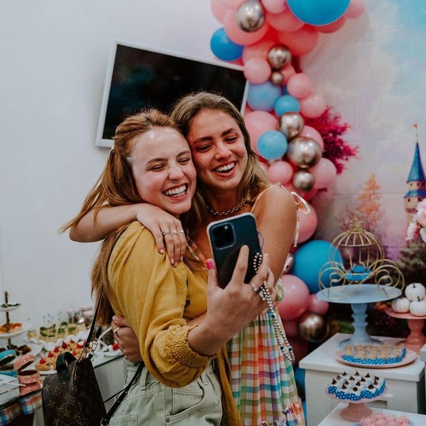 Larissa Manoela faz surpresa em aniversário de Bianca Palheiras (Foto: Reprodução/Instagram)