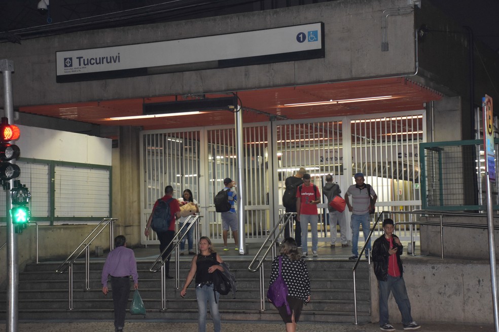 Estação Tucuruvi, da Linha 1-Azul, está fechada devido a paralisação na manhã desta quinta (Foto: Roberto Casimiro/Estadão Conteúdo)