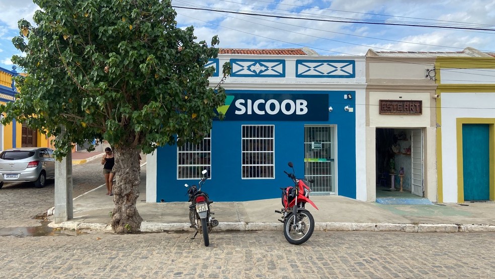 Agências de cooperativas de crédito são assaltadas em cidades do Cariri da Paraíba — Foto: Lídice Pegado/TV Paraíba