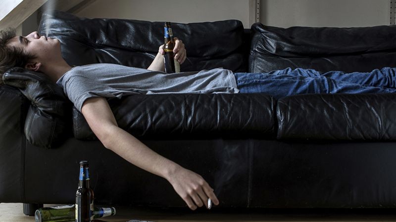 BBC Aumento do risco de mortalidade causado pelo hábito de fumar é comparável ao do sedentarismo, apontam estudos (Foto: SCIENCE PHOTO LIBRARY via BBC)