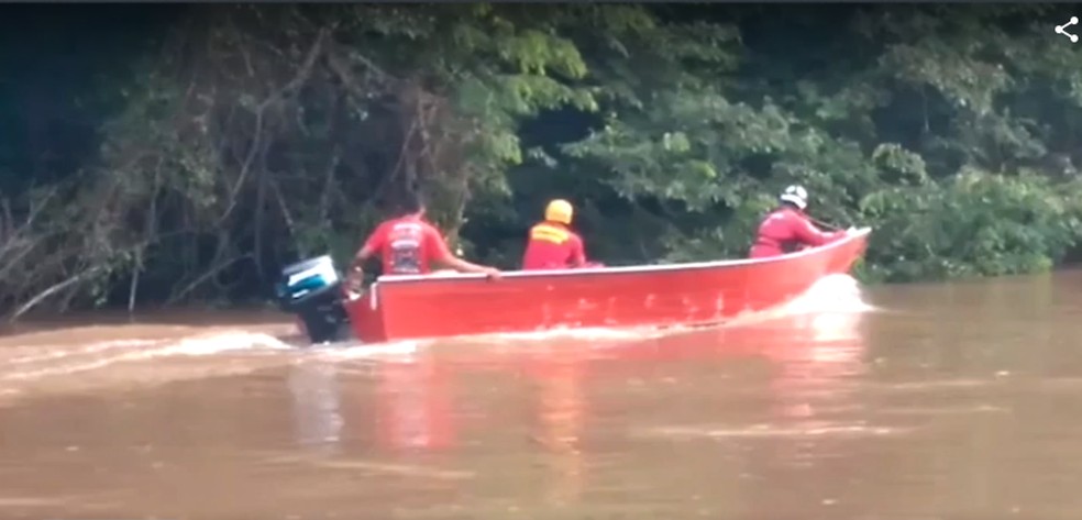 Mãe e filho desaparecem após canoa virar em rio no Maranhão  — Foto: Reprodução/ TV Mirante