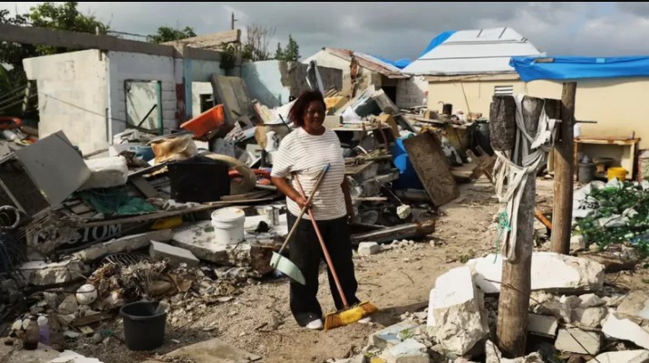 Todas as construções de Barbuda foram danificadas pelo furacão Irma e muitas delas ficaram totalmente inabitáveis (Foto: Getty Images via BBC)