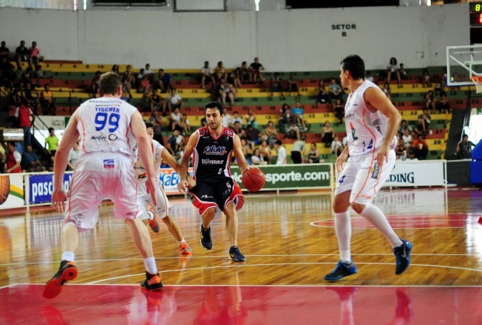 Após recesso, Limeira vai ao Ceará em busca da manutenção do 1º lugar