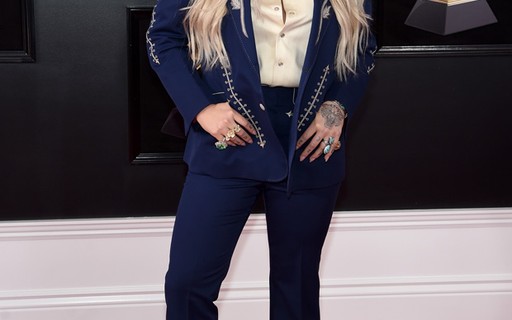 Kesha anuncia pausa na turnê para passar por cirurgia