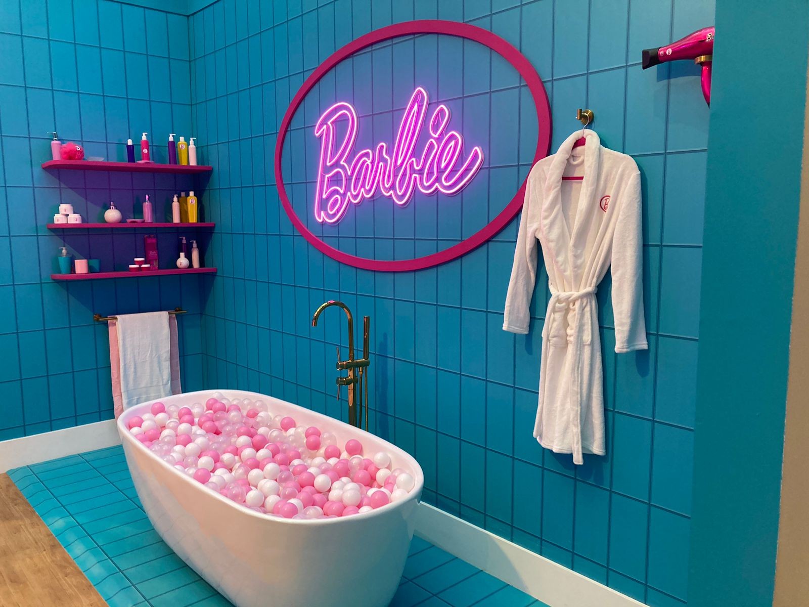 Espaços interativos, piscina e pista de dança: g1 visita exposição da Barbie em Campinas