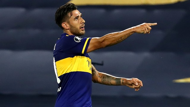 Salvio comemora o primeiro gol do Boca Juniors contra o Racing
