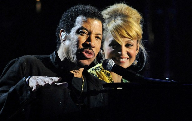O músico Lionel Richie ganhou fama nos 80. Hoje, sua filha adotada e querida, Nicole Richie, faz parte da classe hollywoodiana de 
