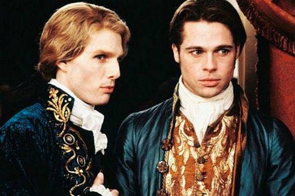 Tom Cruise e Brad Pitt em 'Entrevista com o Vampiro' (1994) (Foto: Reprodução)