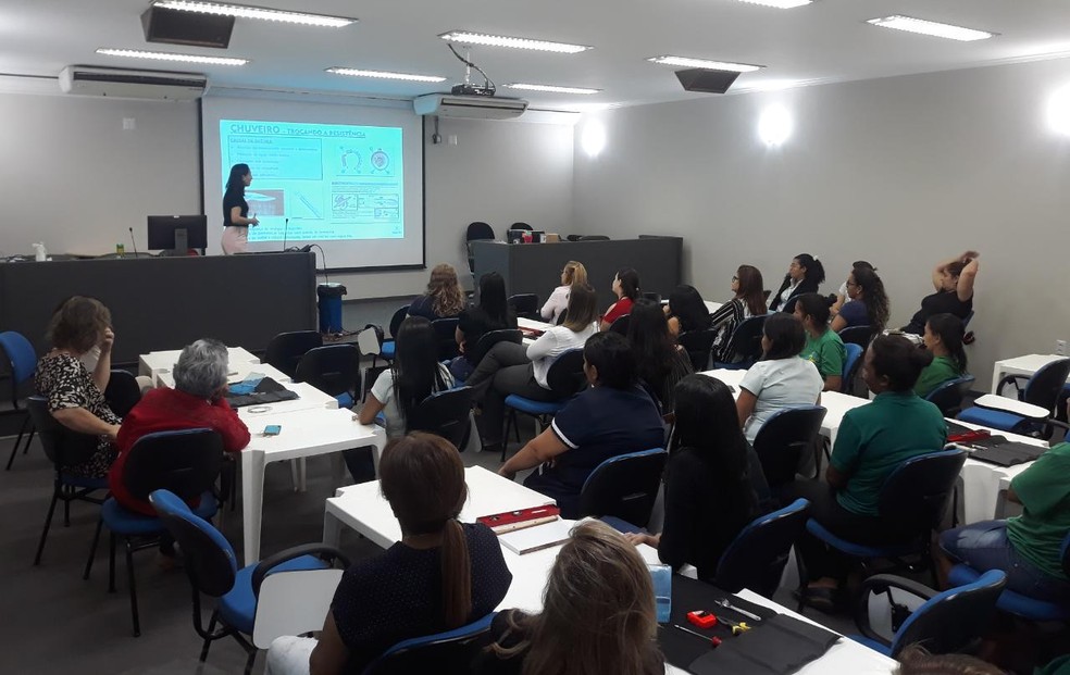 Em comemorao ao Dia Internacional das Mulheres, engenheira ministrou um curso para 35 mulheres e funcionrias do DNIT em MT  Foto: Edson Rodrigues