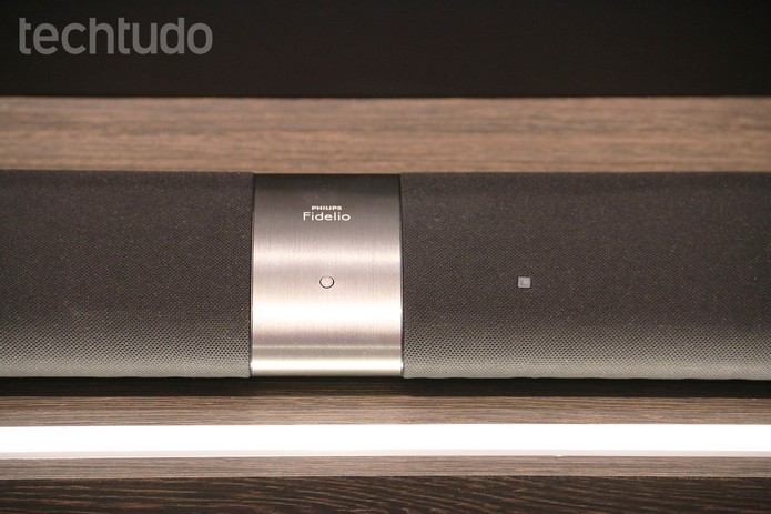Soundbar Fidelo, da Philips, tem conectividades NFC e Bluetooth (Foto: Fabrício Vitorino/TechTudo) Soundbar Fidelo, da Philips, tem conectividades NFC e Bluetooth (Foto: Fabrício Vitorino/TechTudo)
