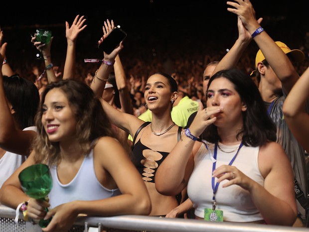 Bruna Marquezine curte show no Lollapalooza  (Foto: Manuela Scarpa/Brazil News)