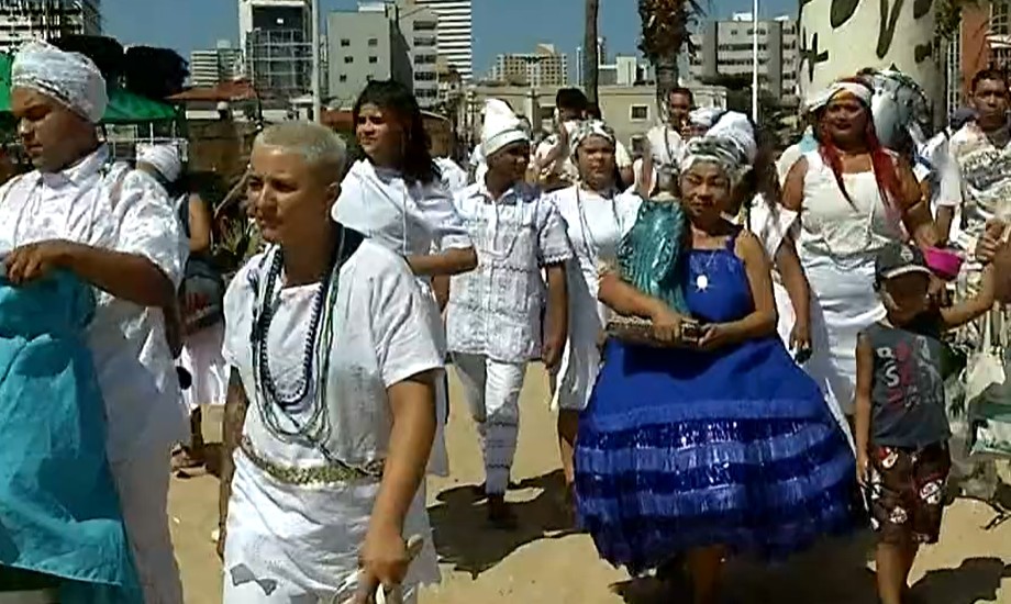 Iemanjá é celebrada com festas na orla de Fortaleza nesta segunda-feira