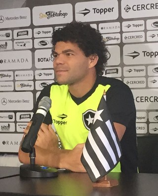 Cobiçado no Fla, Camilo cita contrato até 2018 e diz: Quem sabe estender