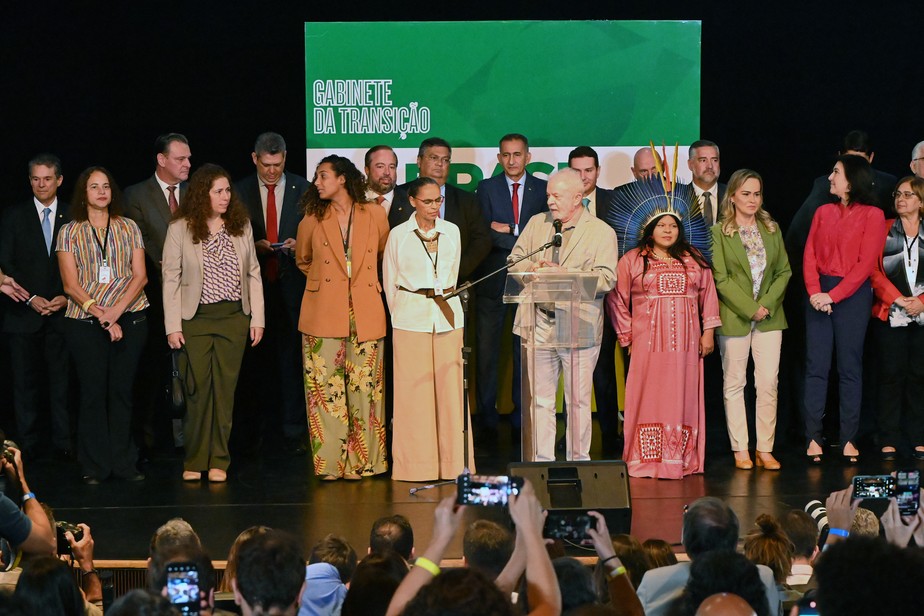 Lula anuncia novos nomes e completa equipe de ministros do futuro governo