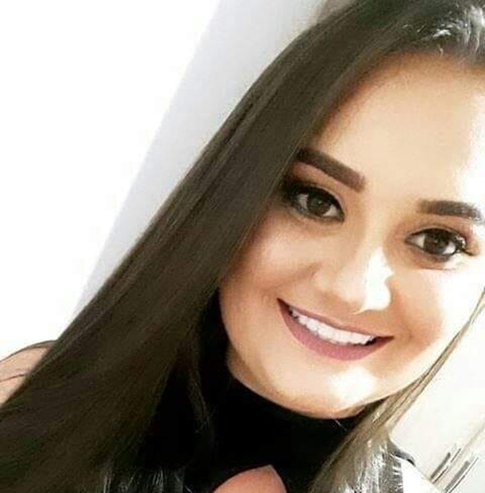 Nathália Claudino de Oliveira, de 23 anos, estava grávida de quatro meses e morreu de Covid-19 em Guapiaçu — Foto: Reprodução/Facebook