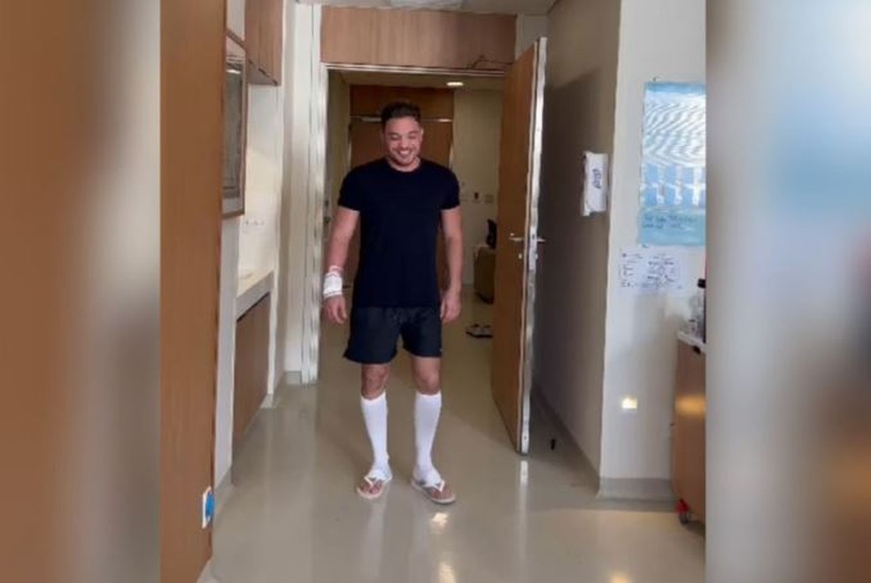 Wesley Safadão aparece em vídeo dando passos dias após a cirurgia para retirada de hérnia de disco. — Foto: Divulgação/Assessoria