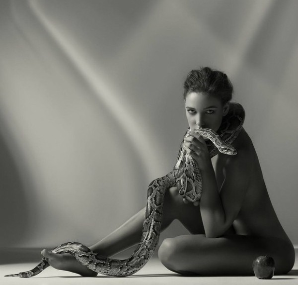 Adriana Biroli faz ensaio sensual e divulga na internet (Foto: Reprodução/Instagram)