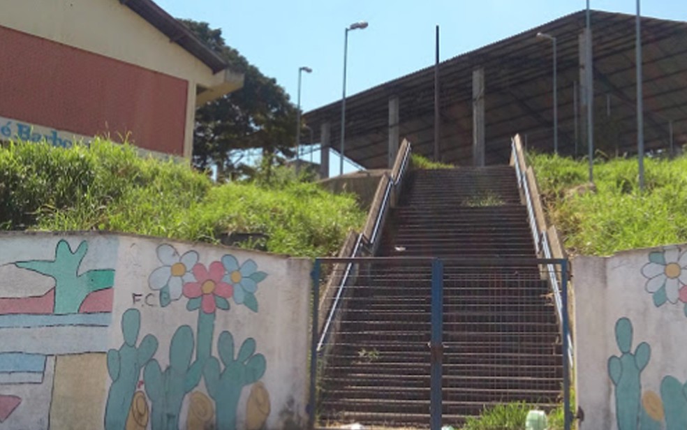 Fachada da Escola Estadual José Barbosa de Almeida, no Morro Grande, na Zona Norte de São Paulo — Foto: Reprodução Google